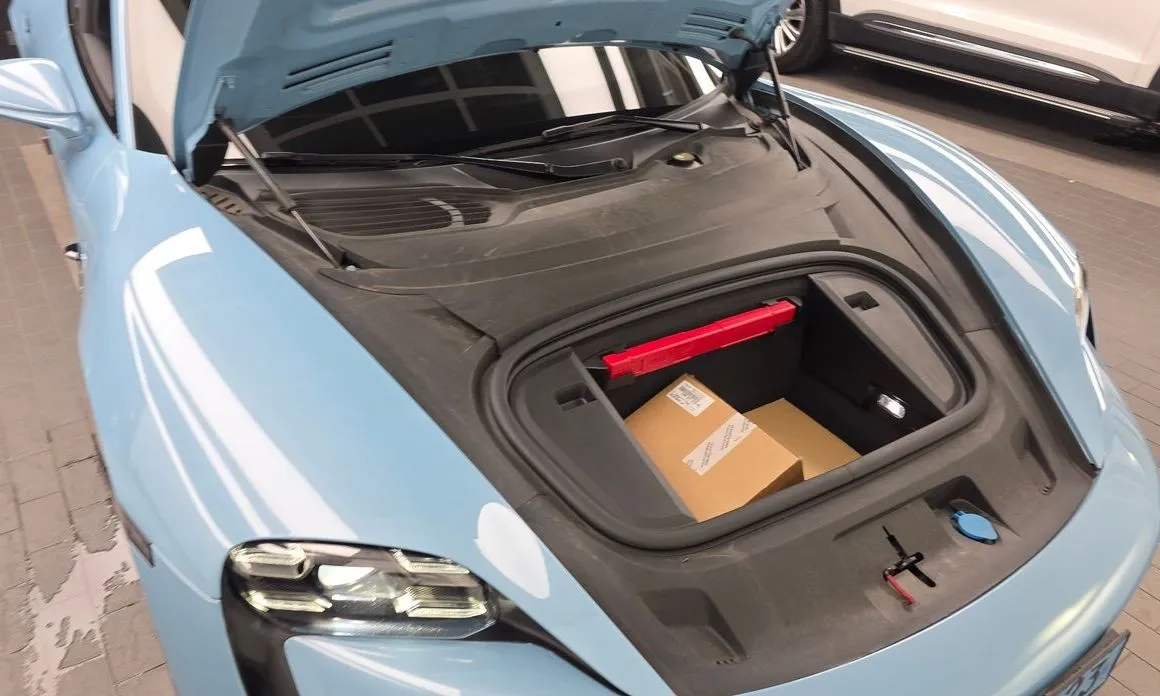Porsche Taycan 2021 из KR, фото 9