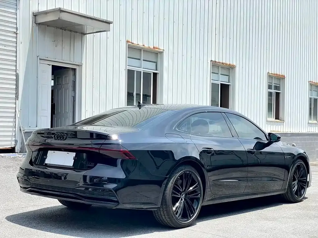 Audi A7L — фото 10