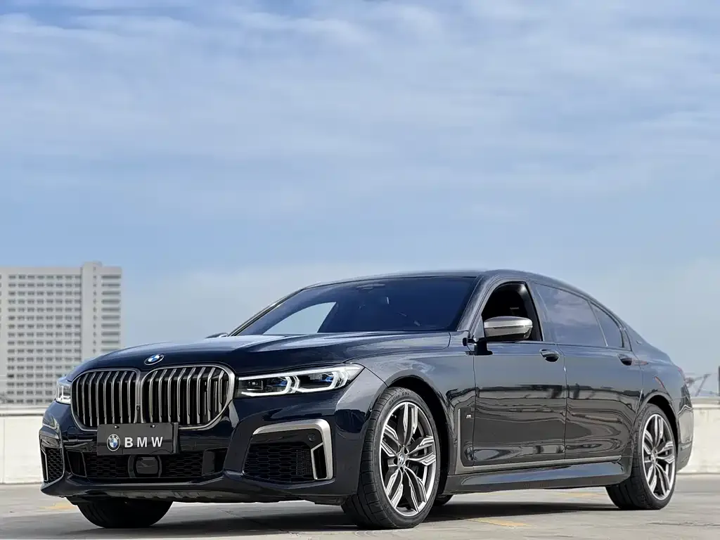 BMW 7 Series — фото 1