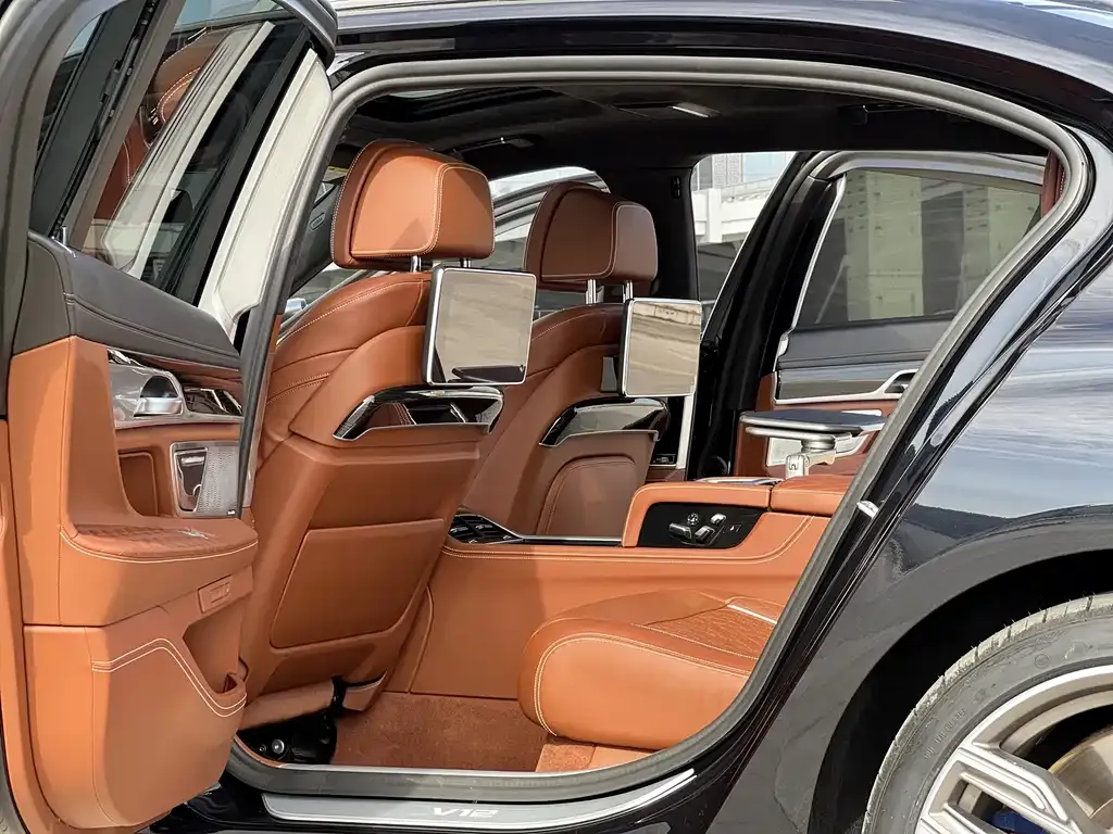 BMW 7 Series — фото 10