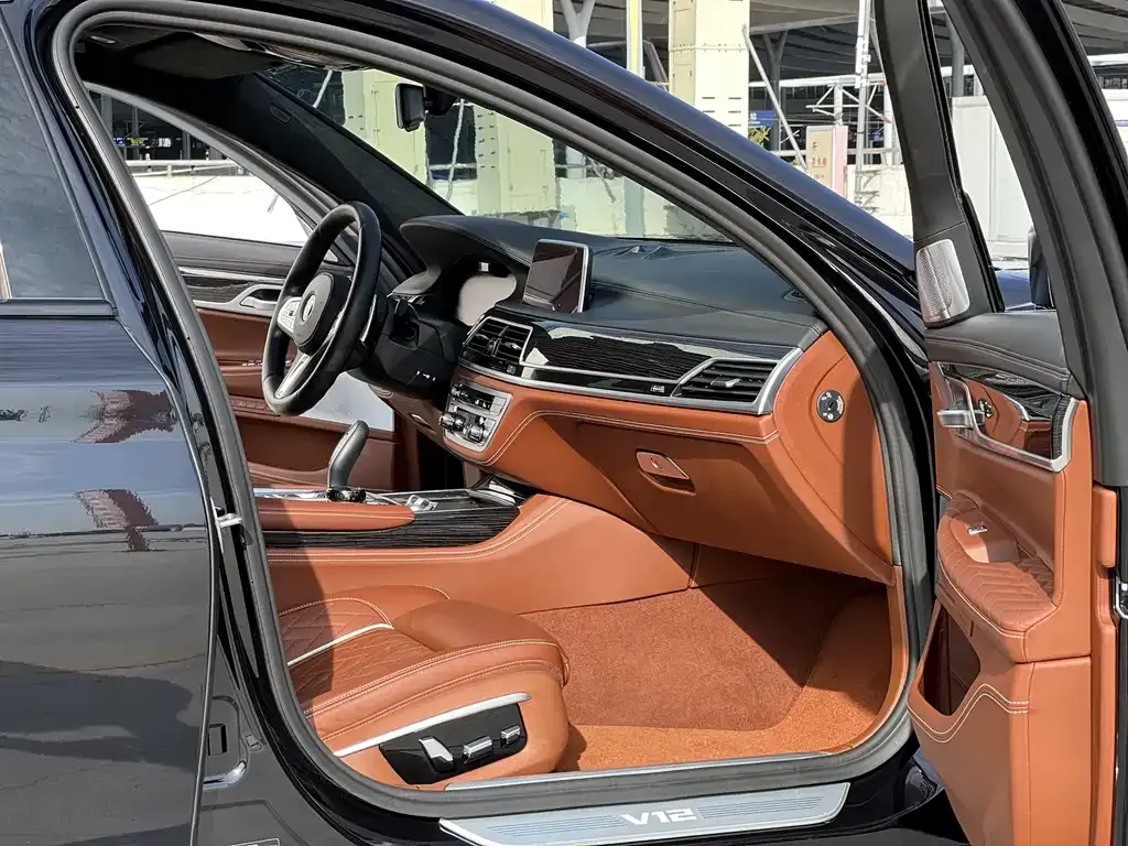 BMW 7 Series — фото 2
