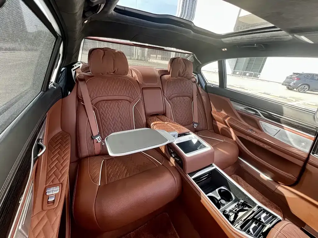 BMW 7 Series — фото 4