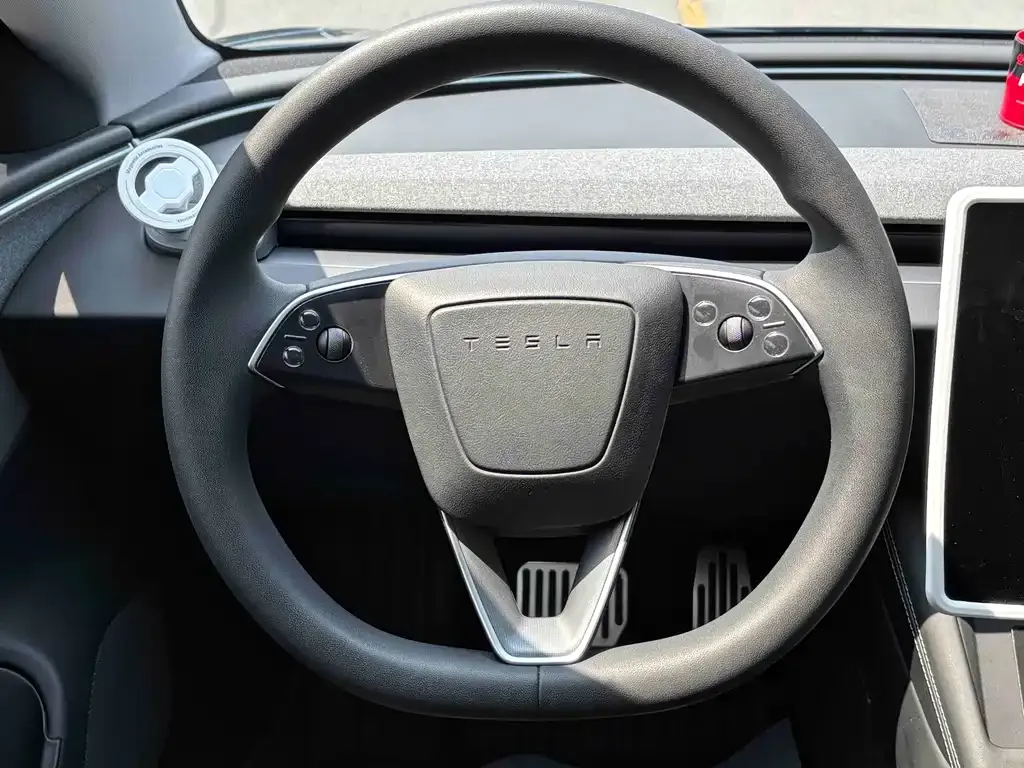 Tesla Model 3 — фото 2
