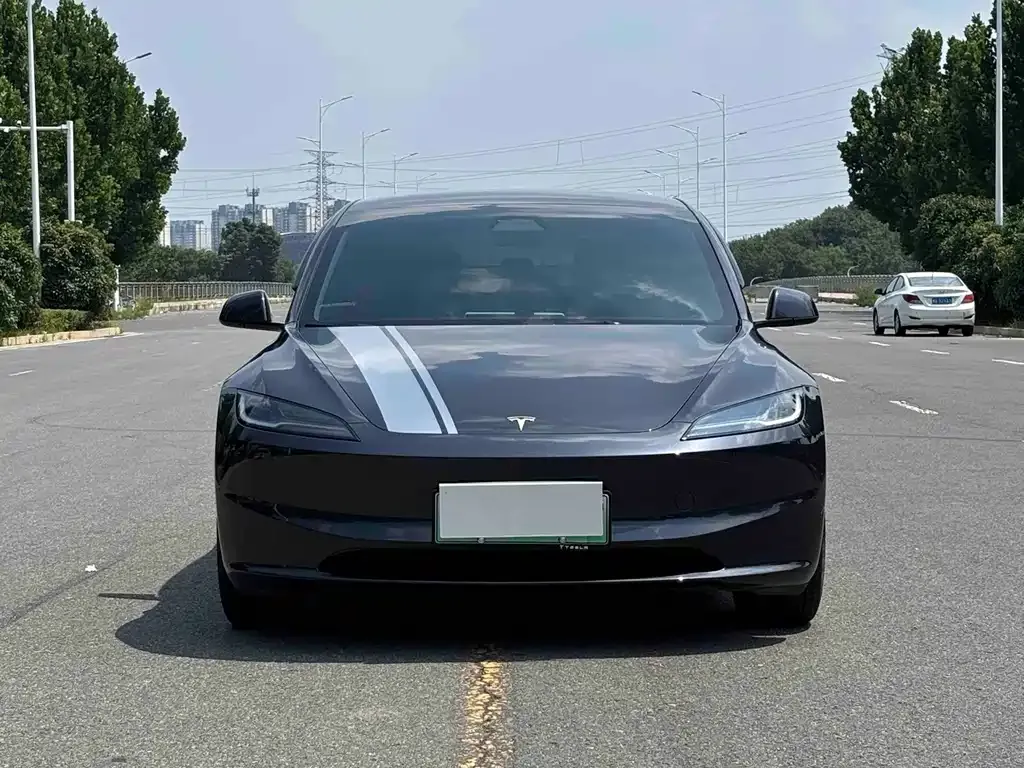 Tesla Model 3 — фото 3