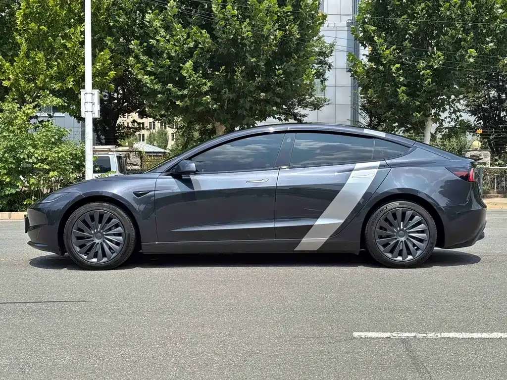 Tesla Model 3 — фото 10