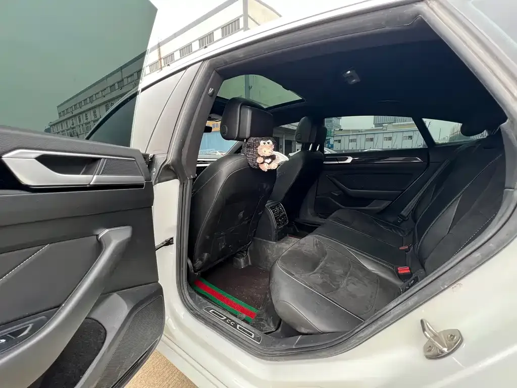Volkswagen CC 2023 из CN, фото 5