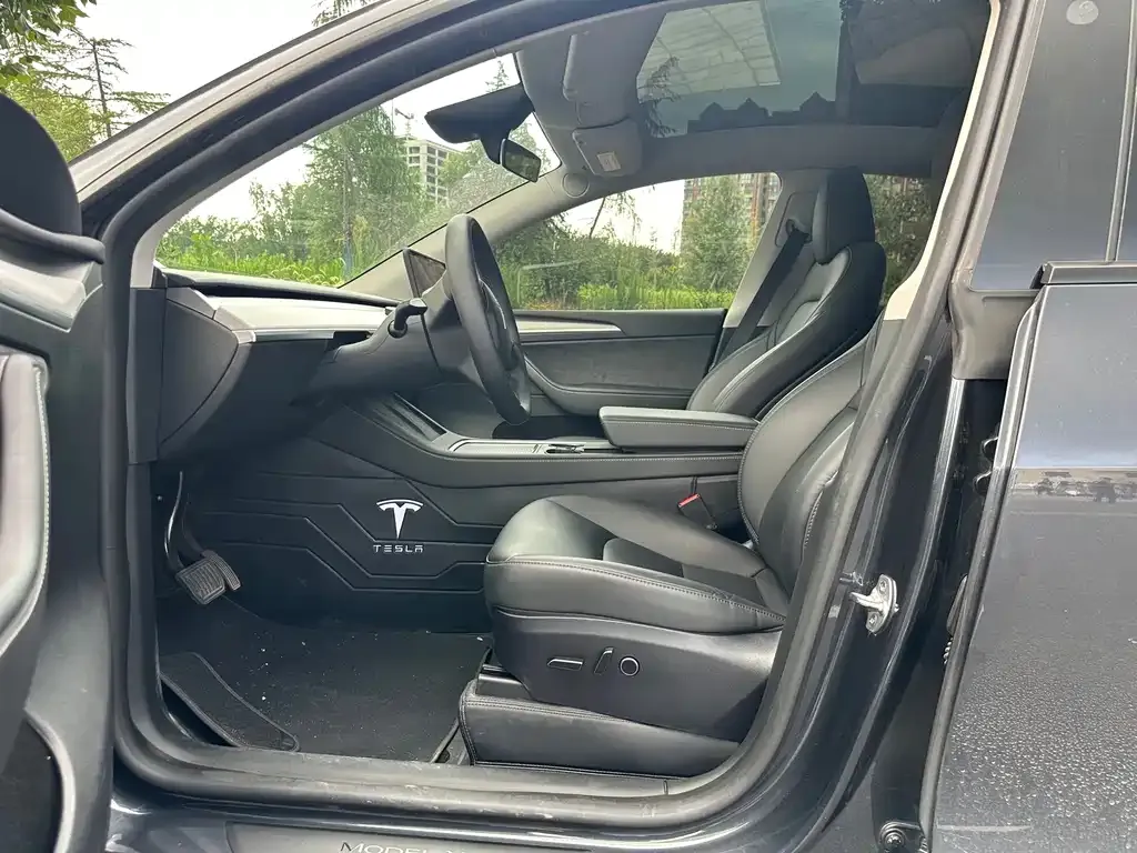 Tesla Model Y — фото 5