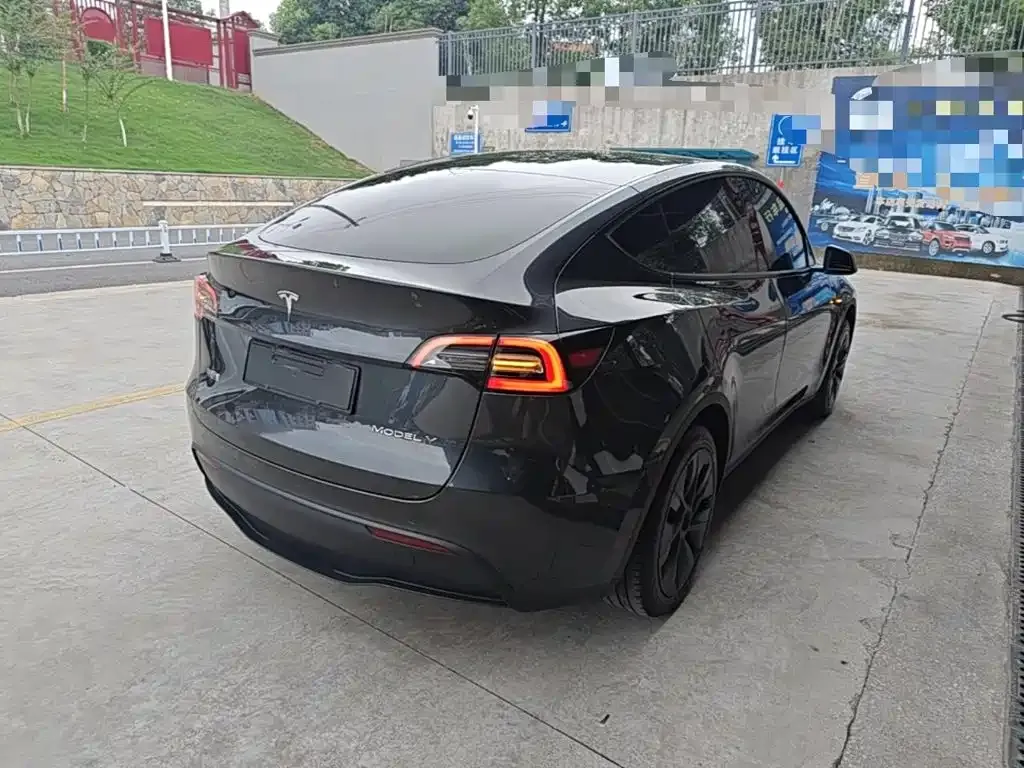 Tesla Model Y — фото 4