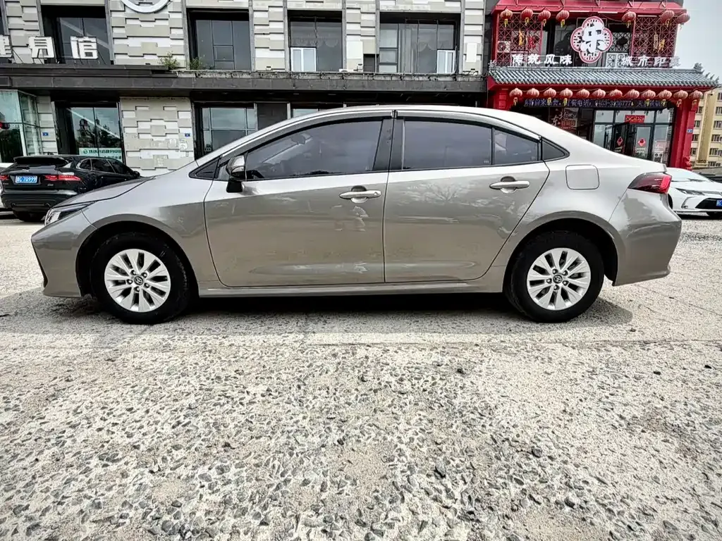 Toyota Corolla — фото 7