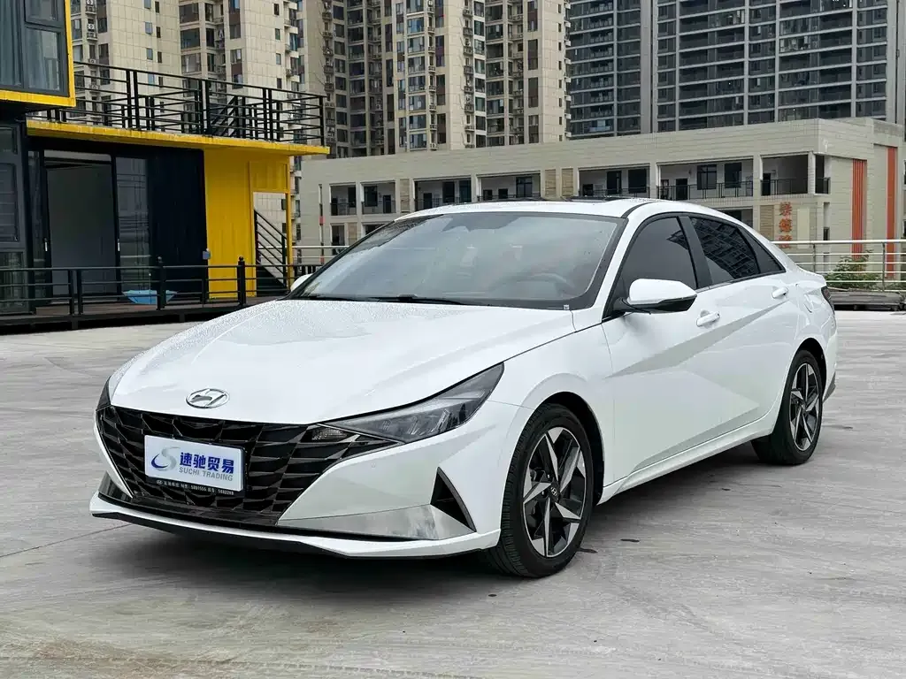 Hyundai Elantra — фото 1