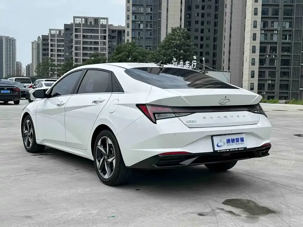 Hyundai Elantra — фото 9