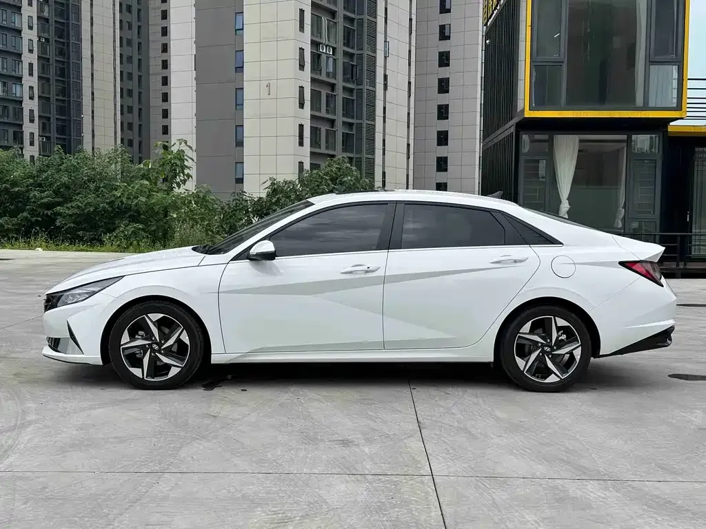 Hyundai Elantra — фото 2