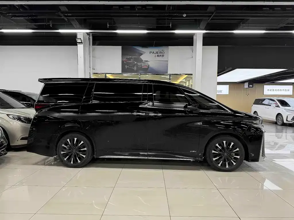 Toyota Vellfire — фото 10