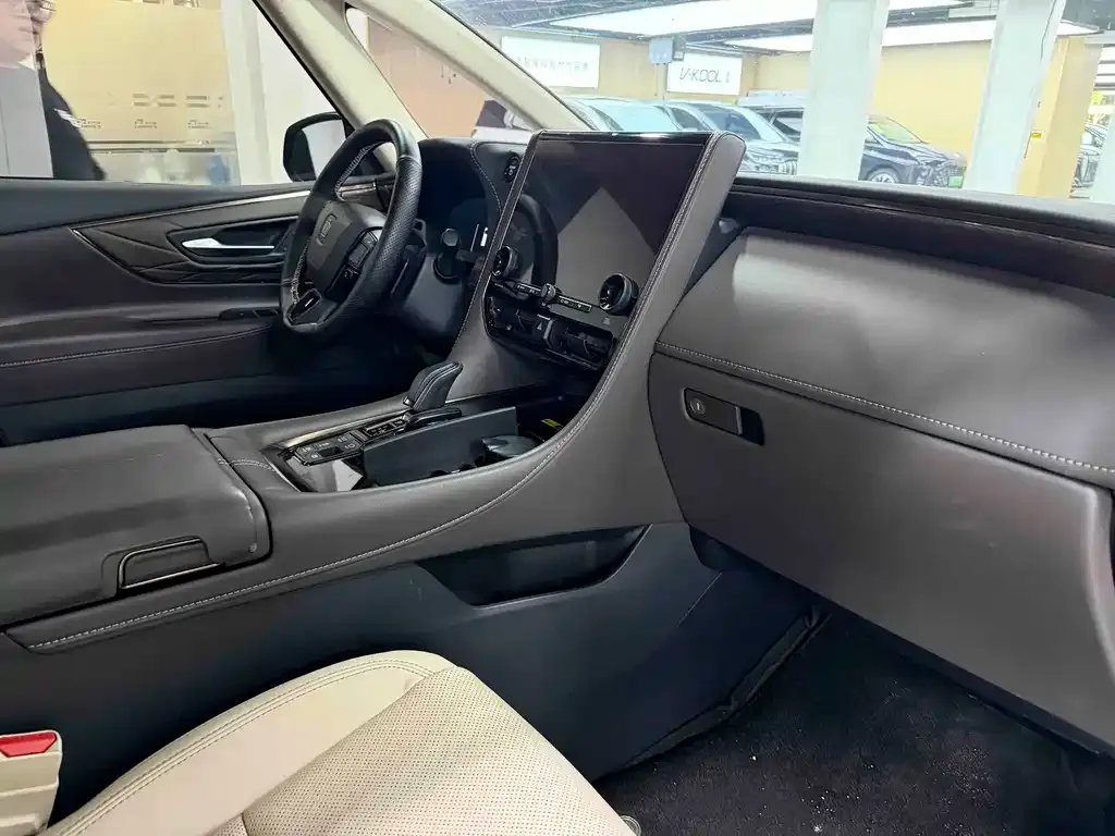 Toyota Vellfire — фото 3