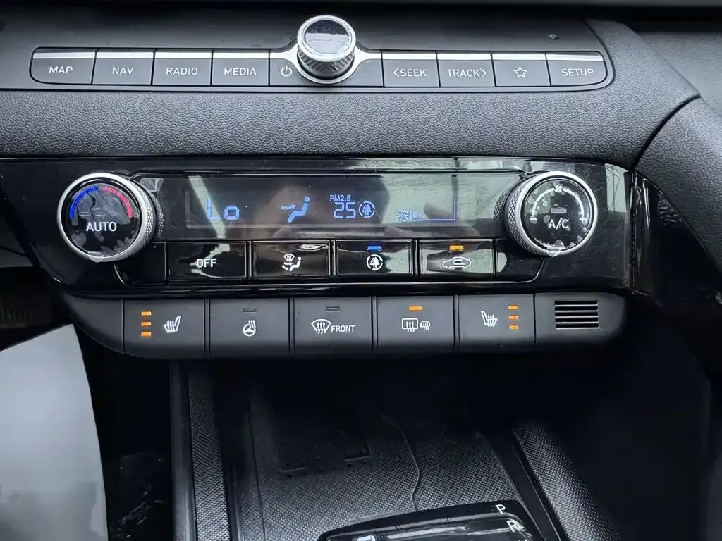 Hyundai Elantra — фото 6