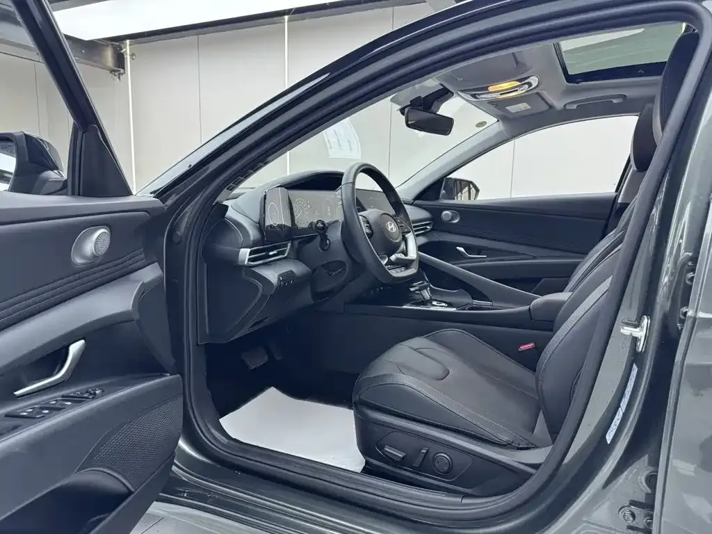 Hyundai Elantra — фото 4