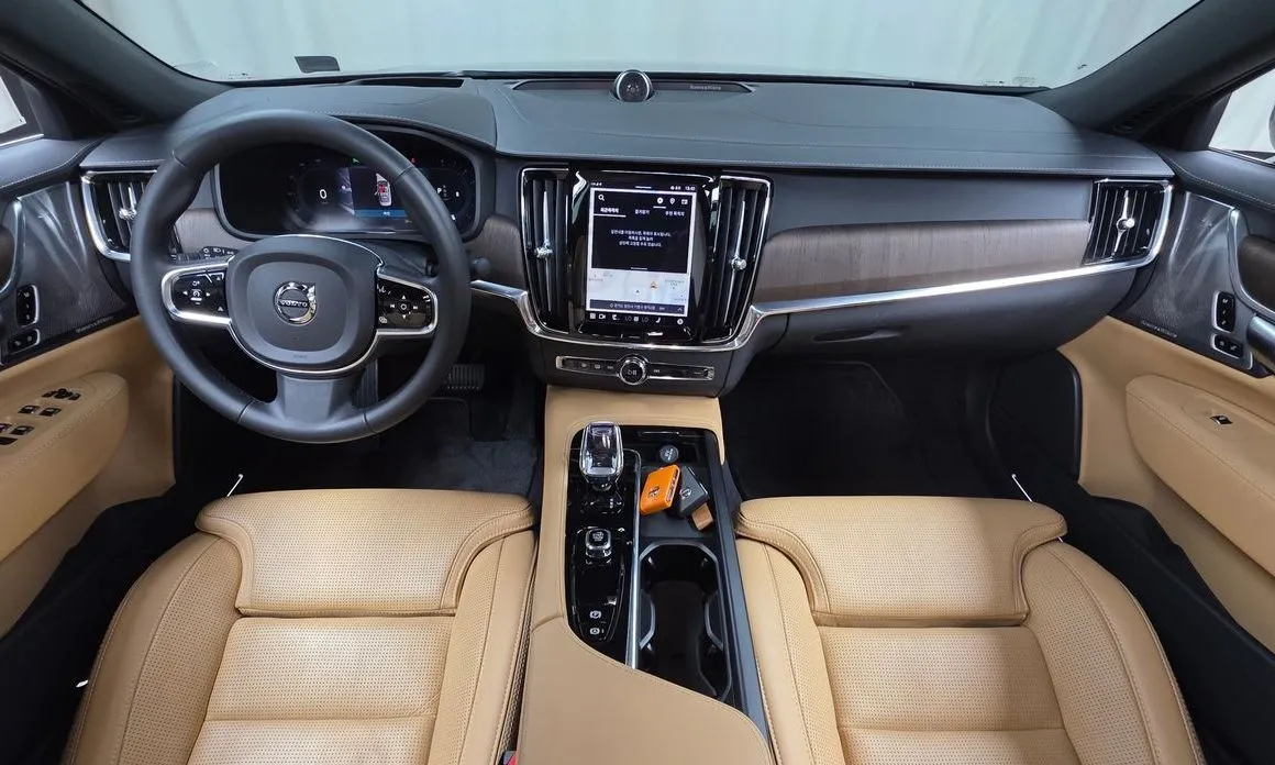 Volvo S90 2023 из KR, фото 3
