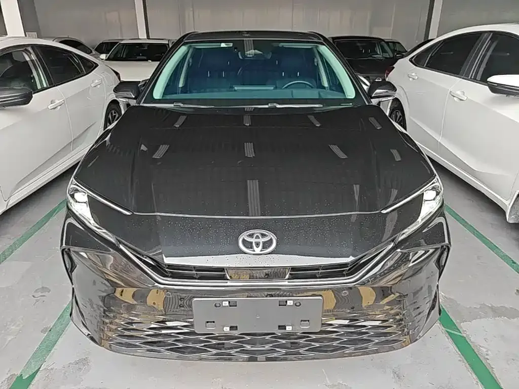 Toyota Camry — фото 8
