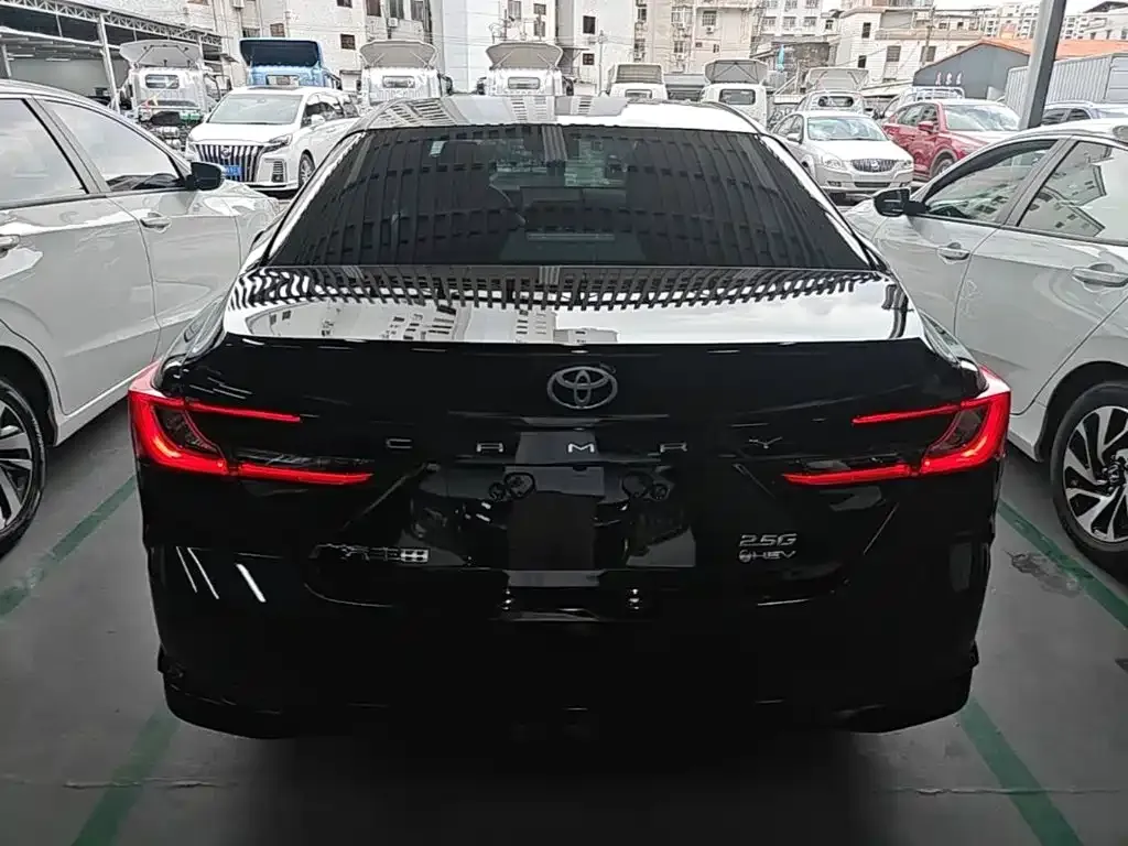 Toyota Camry — фото 3