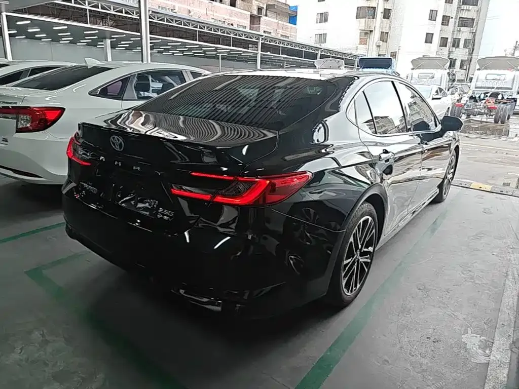 Toyota Camry — фото 6