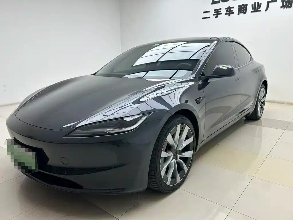 Tesla Model 3 — фото 1