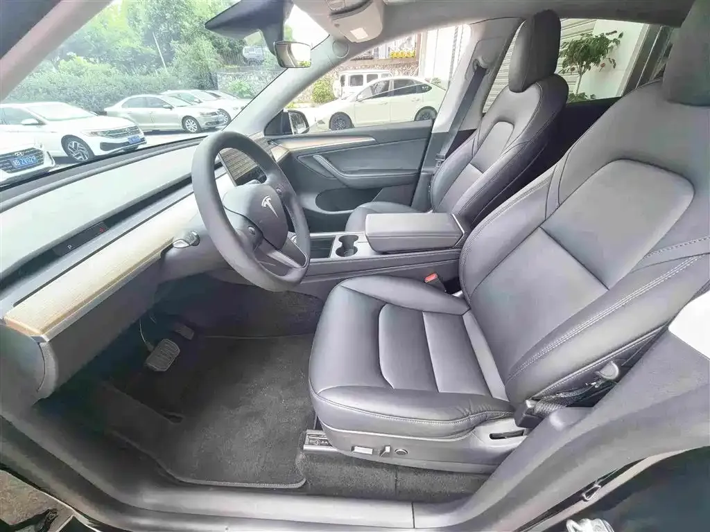 Tesla Model Y — фото 4