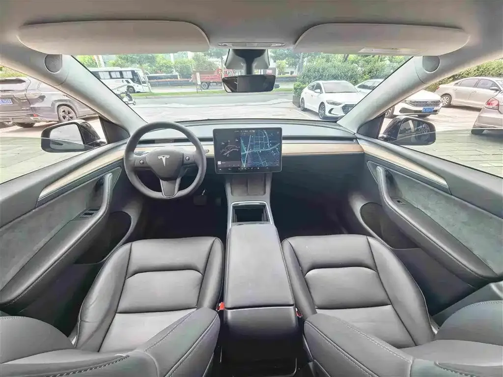 Tesla Model Y — фото 3