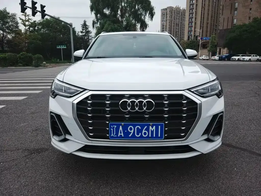 Audi Q3 — фото 1