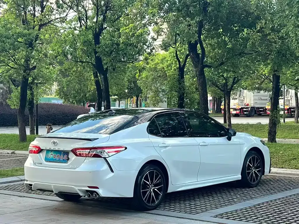 Toyota Camry — фото 7