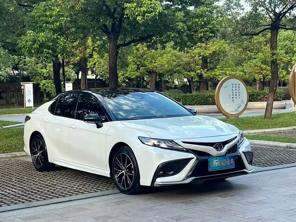 Toyota Camry — фото 10