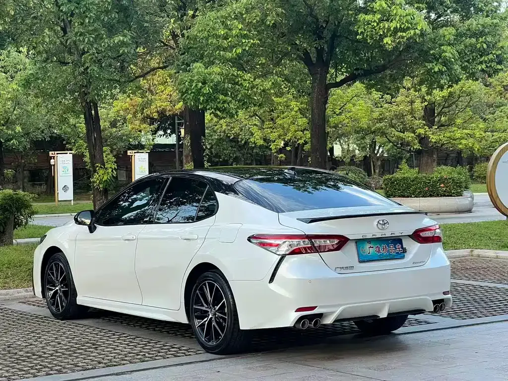 Toyota Camry — фото 6