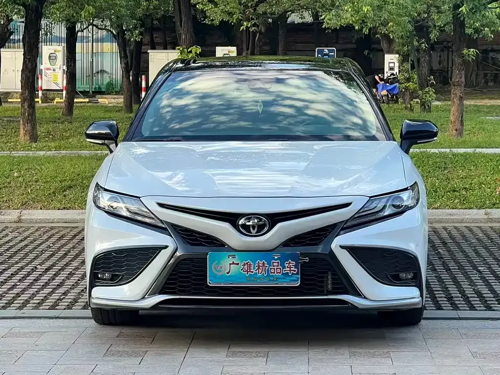Toyota Camry — фото 8
