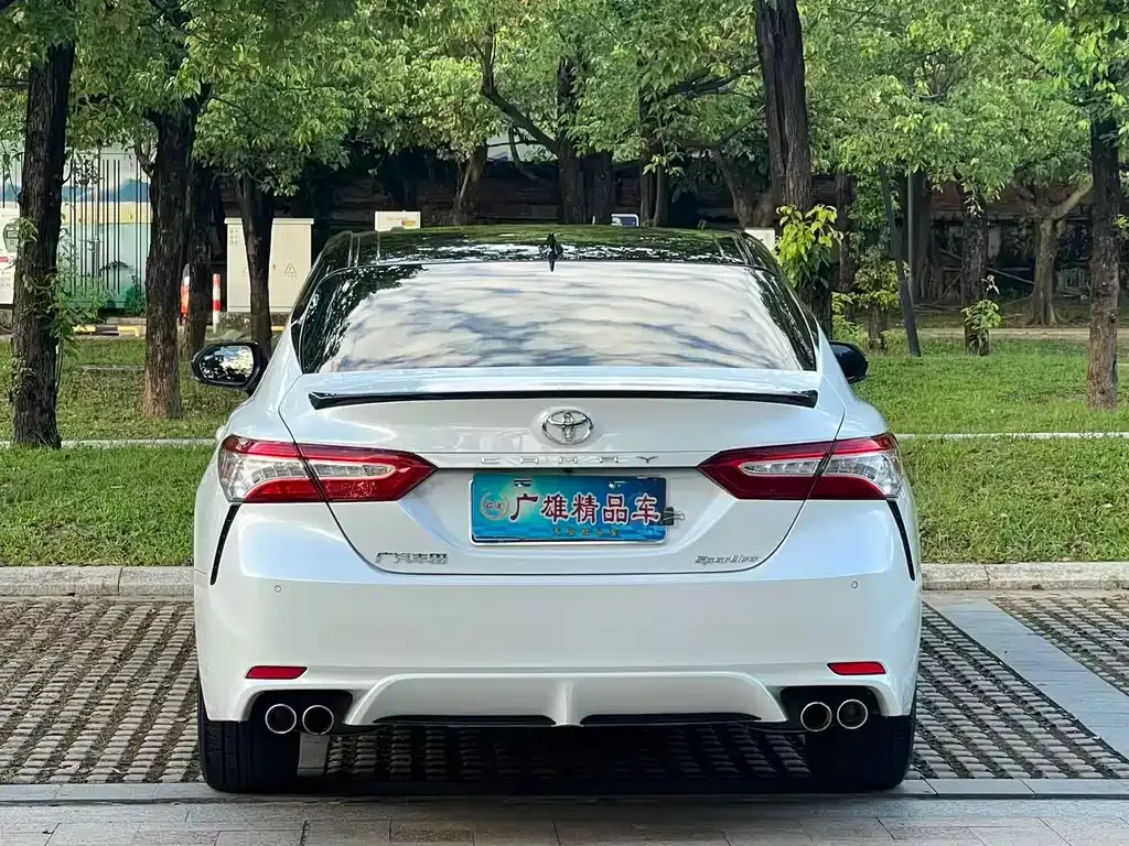 Toyota Camry — фото 9