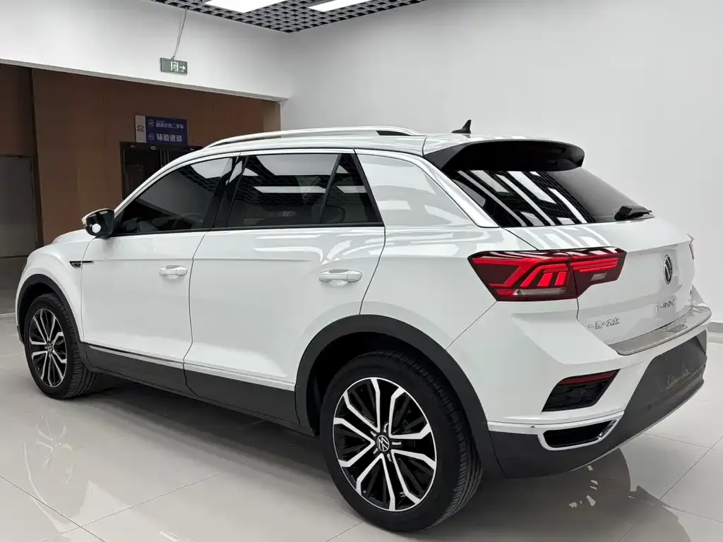 Volkswagen T-Roc — фото 6