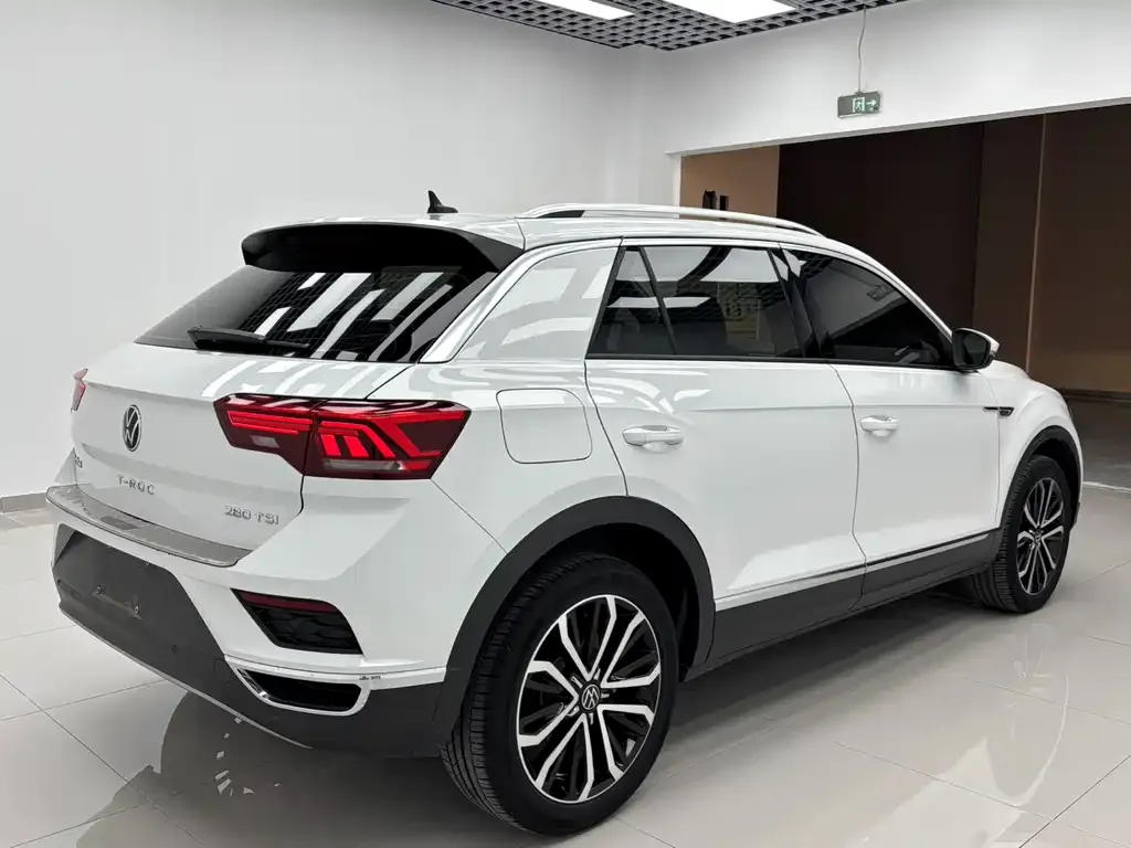 Volkswagen T-Roc — фото 10