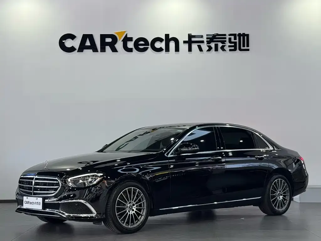Mercedes-Benz E-Class — фото 1