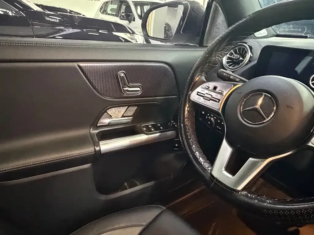 Mercedes-Benz GLA — фото 6
