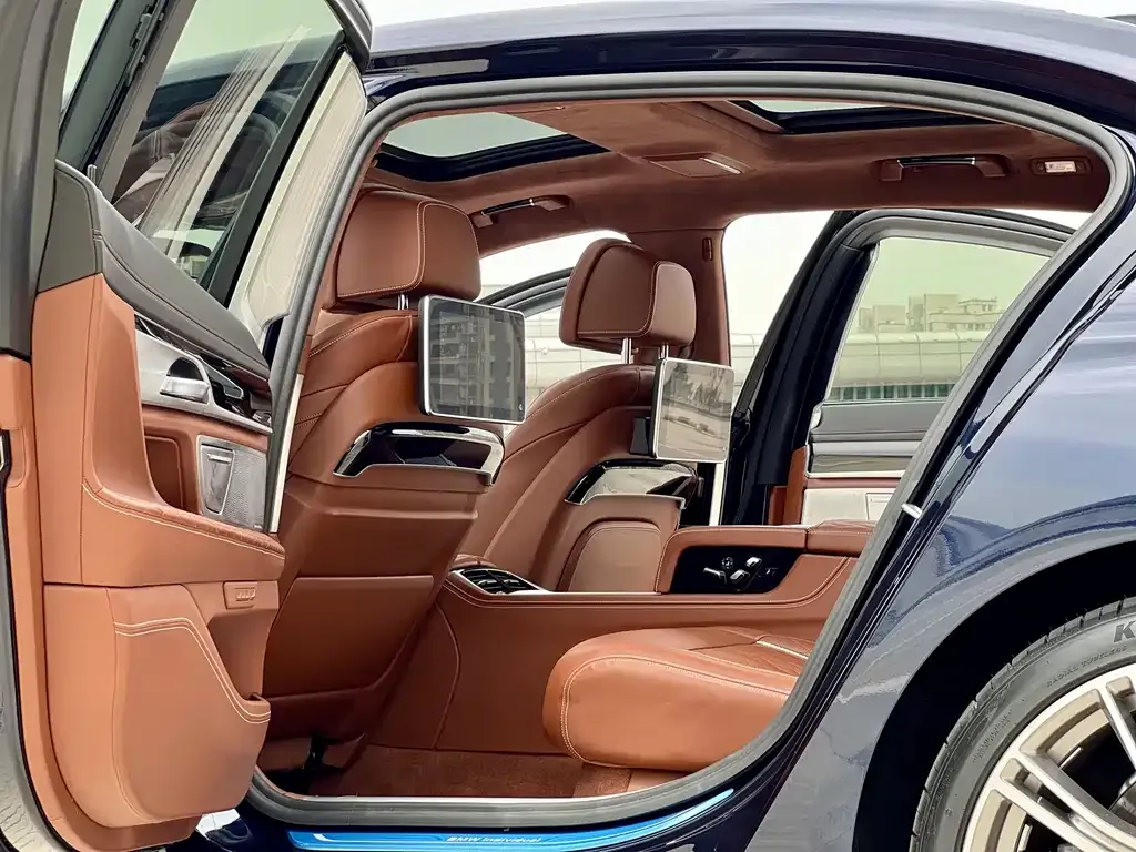 BMW 7 Series — фото 4