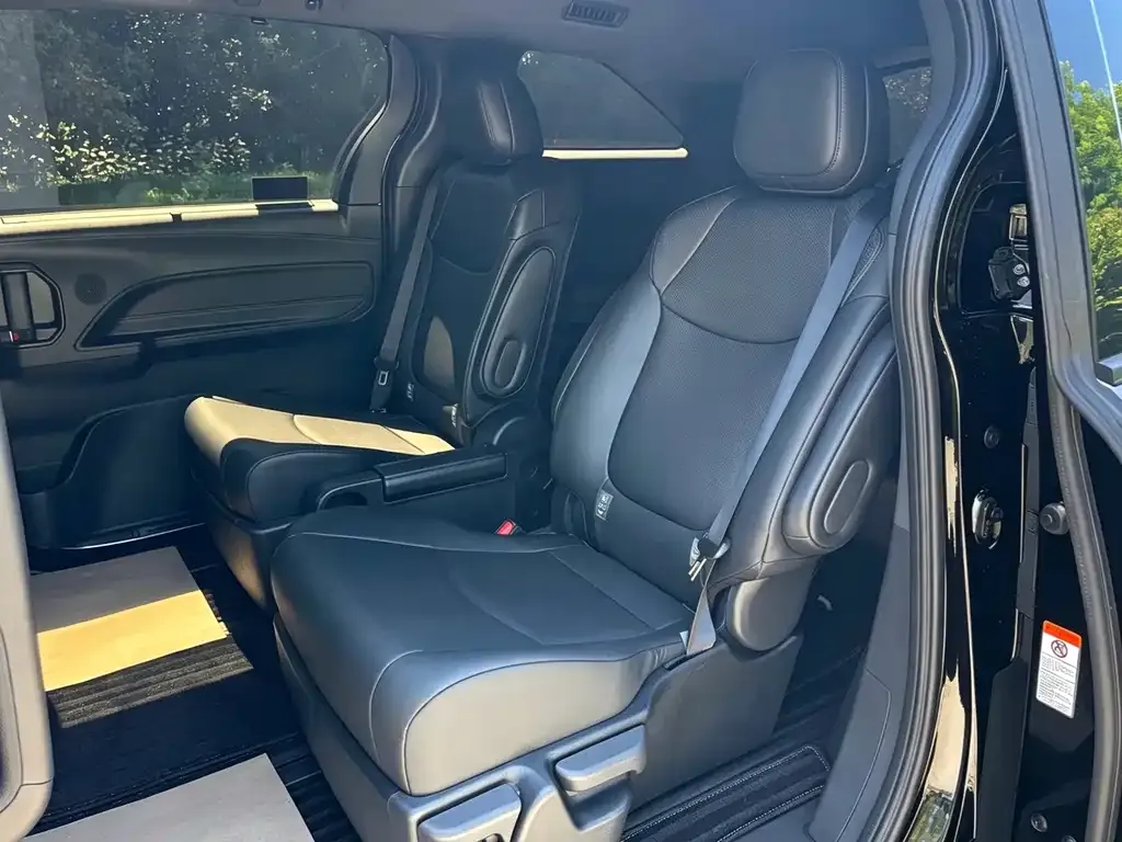 Toyota Granvia — фото 7