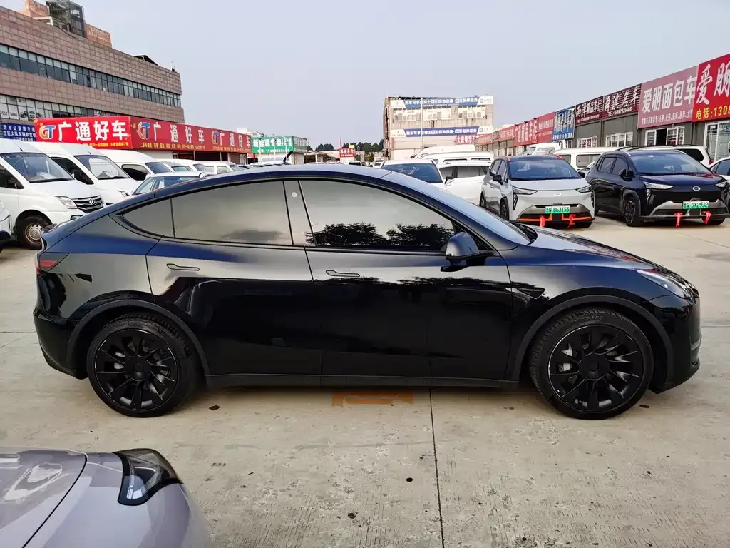 Tesla Model Y — фото 6