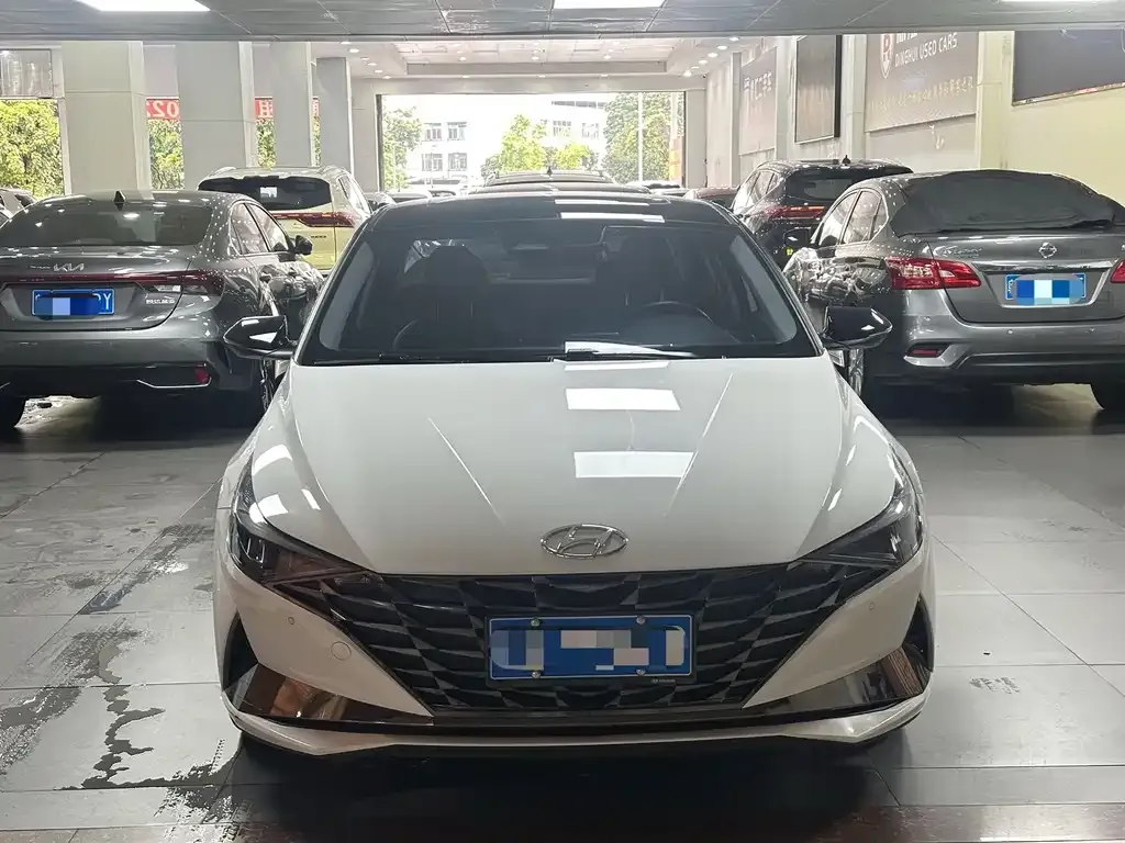 Hyundai Elantra — фото 4