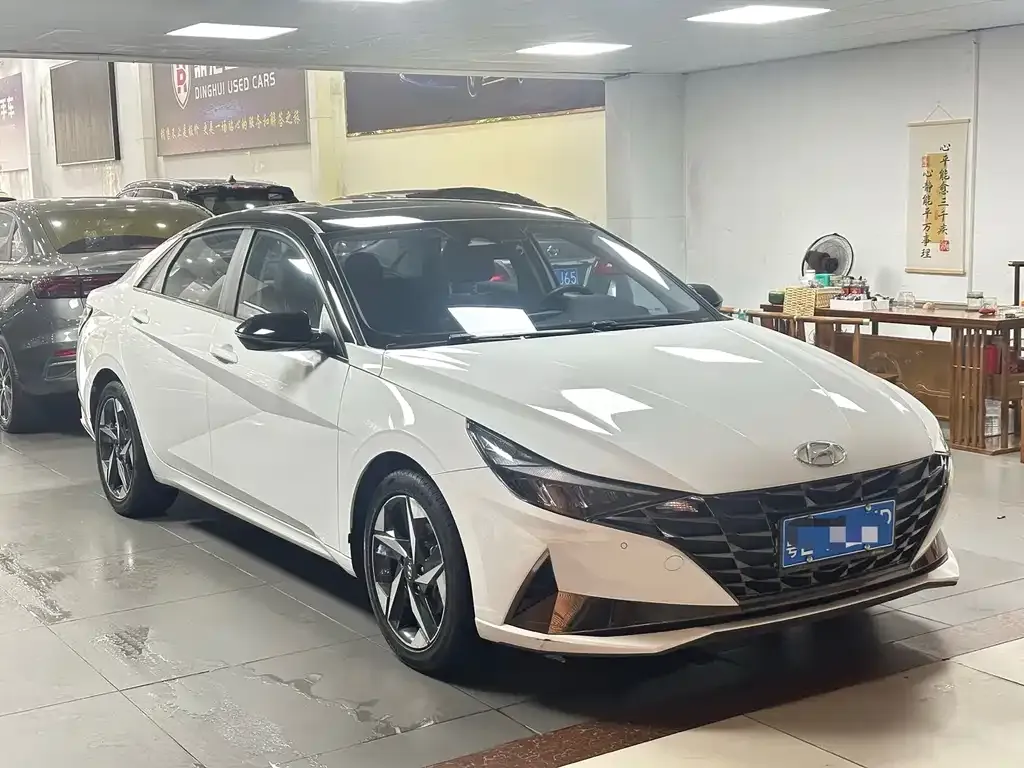 Hyundai Elantra — фото 3