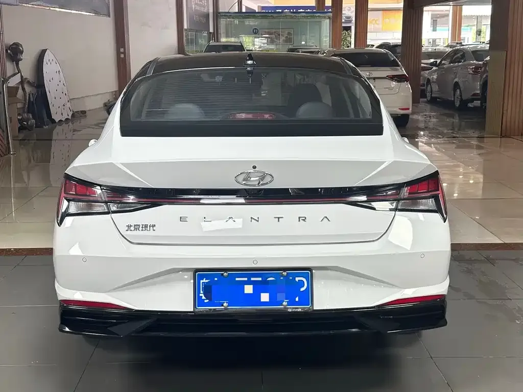 Hyundai Elantra — фото 6