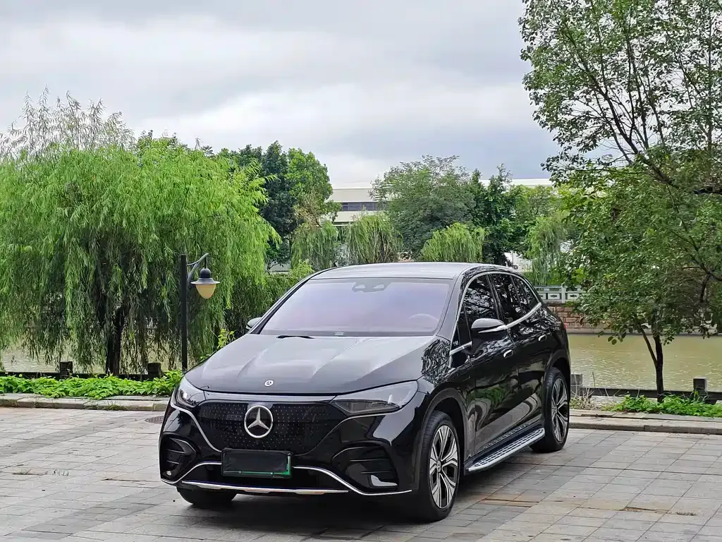 Mercedes-Benz EQE SUV