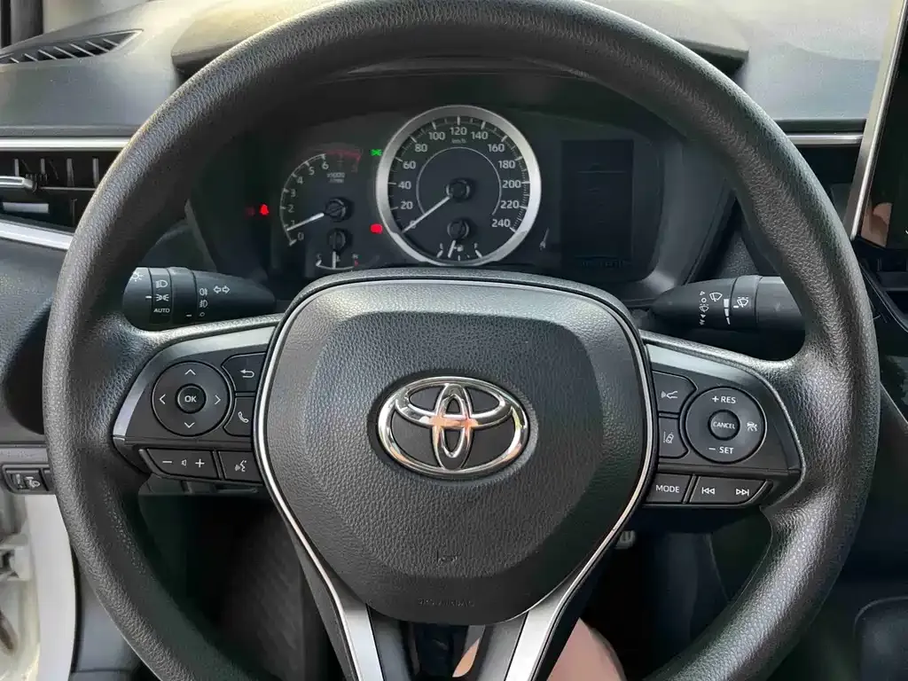 Toyota Corolla — фото 8