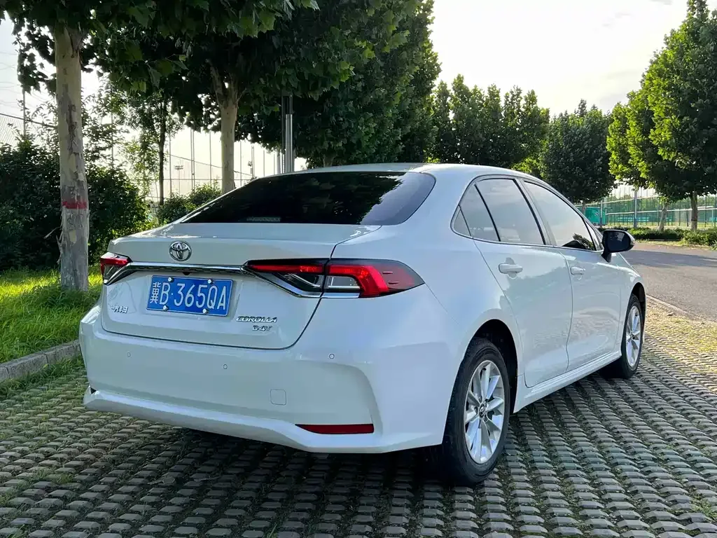 Toyota Corolla — фото 9