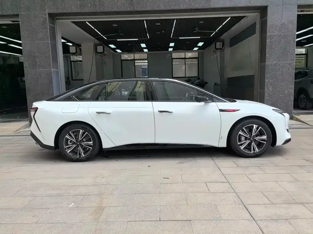 Hongqi EH7 — фото 7