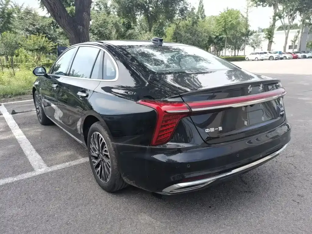 Hongqi H5 — фото 10