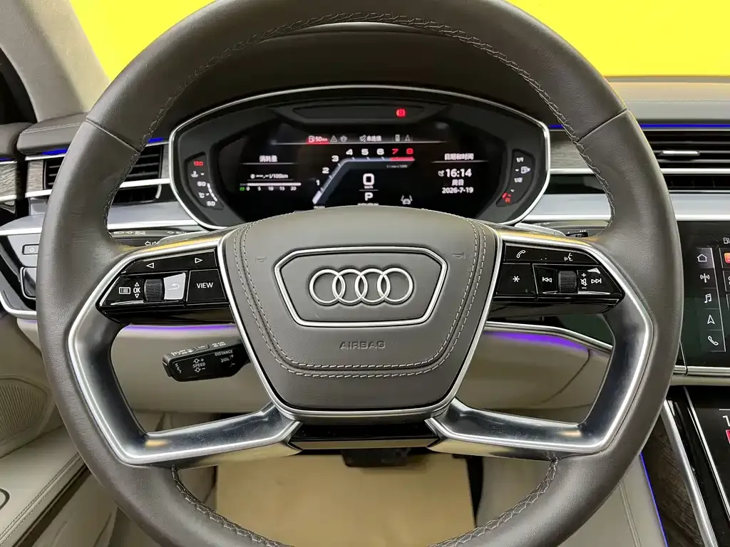 Audi A8 — фото 7