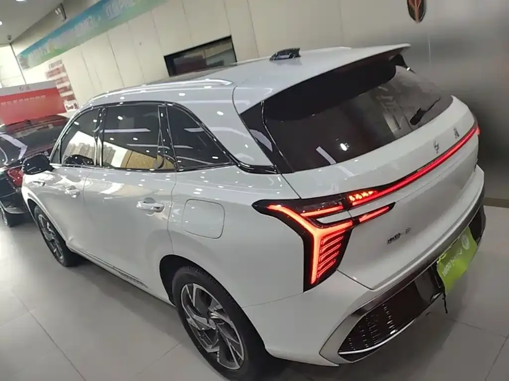 Hongqi HS3 PHEV — фото 9